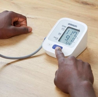 Zdjęcie Ciśnieniomierz naramienny M2+ OMRON wykrywa nieregularny rytm serca